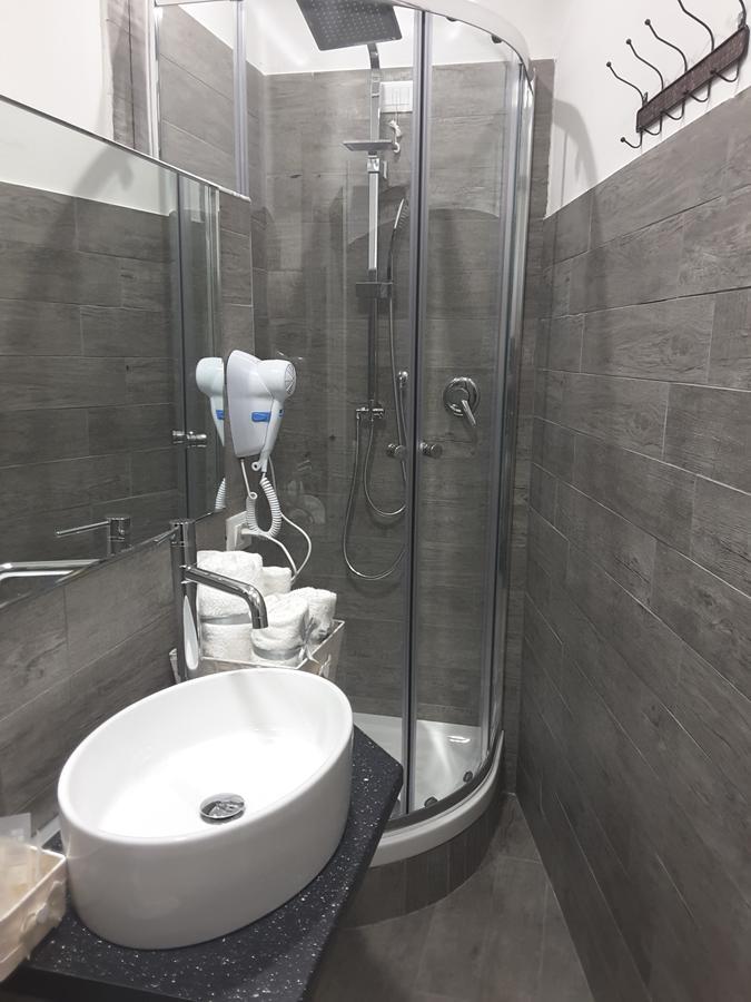 Double Room,614929140:JPEG